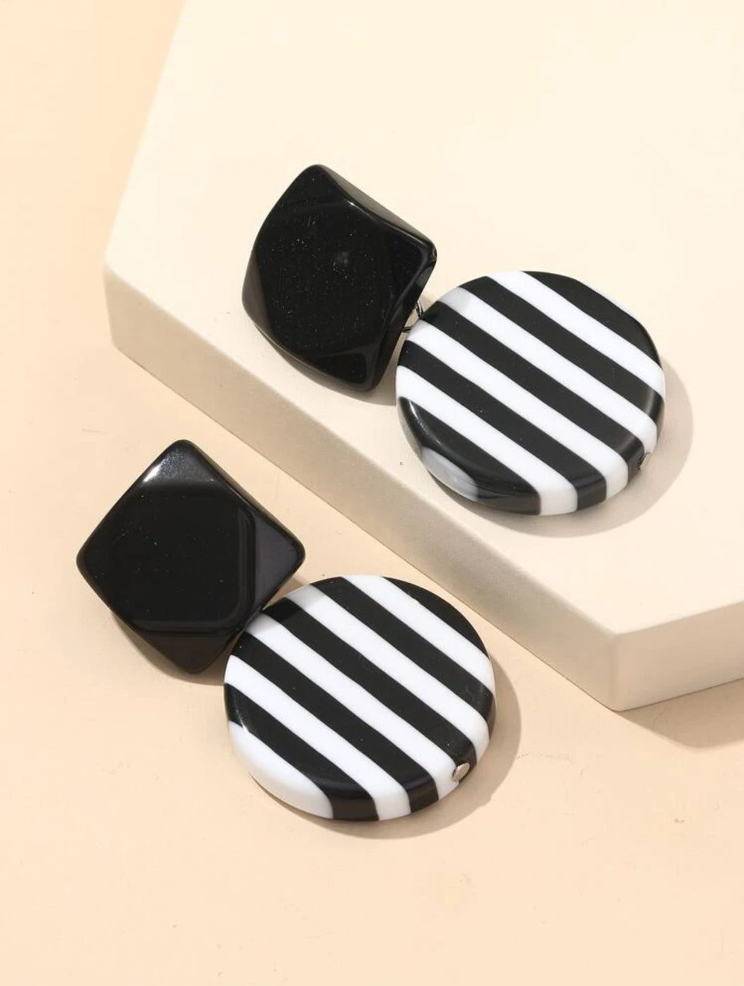 *Black Stripe Earring B40S3