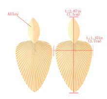 Load image into Gallery viewer, Gold Pattern Leaf Earring - GW
