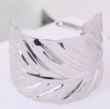 Load image into Gallery viewer, Silver Leaf Bracelet - B28S3
