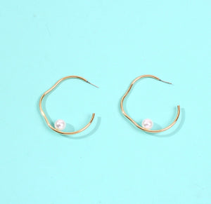 C-Shape Pearl Earring B21S3