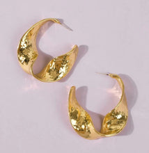 Load image into Gallery viewer, *Gold Bar/Swirl Hoop Earrings - B4S1
