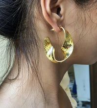 Load image into Gallery viewer, *Gold Bar/Swirl Hoop Earrings - B4S1
