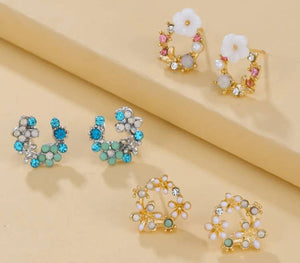 *Off White Flower Earrings - G1