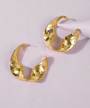 Load image into Gallery viewer, *Gold Bar/Swirl Hoop Earrings - B4S1
