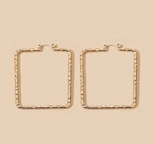 Load image into Gallery viewer, Gold Square Hoops - B106*
