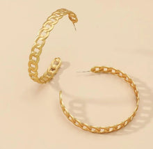 Load image into Gallery viewer, Gold Circle Chain Hoops - B20S2
