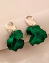 Load image into Gallery viewer, Green Petal Earrings B72*
