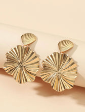 Load image into Gallery viewer, *Metal Leaf Gold 2 Earrings - B1S3
