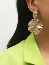 Load image into Gallery viewer, *Metal Leaf Gold 2 Earrings - B1S3
