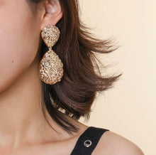 Load image into Gallery viewer, *Gold Shell Earrings - N2
